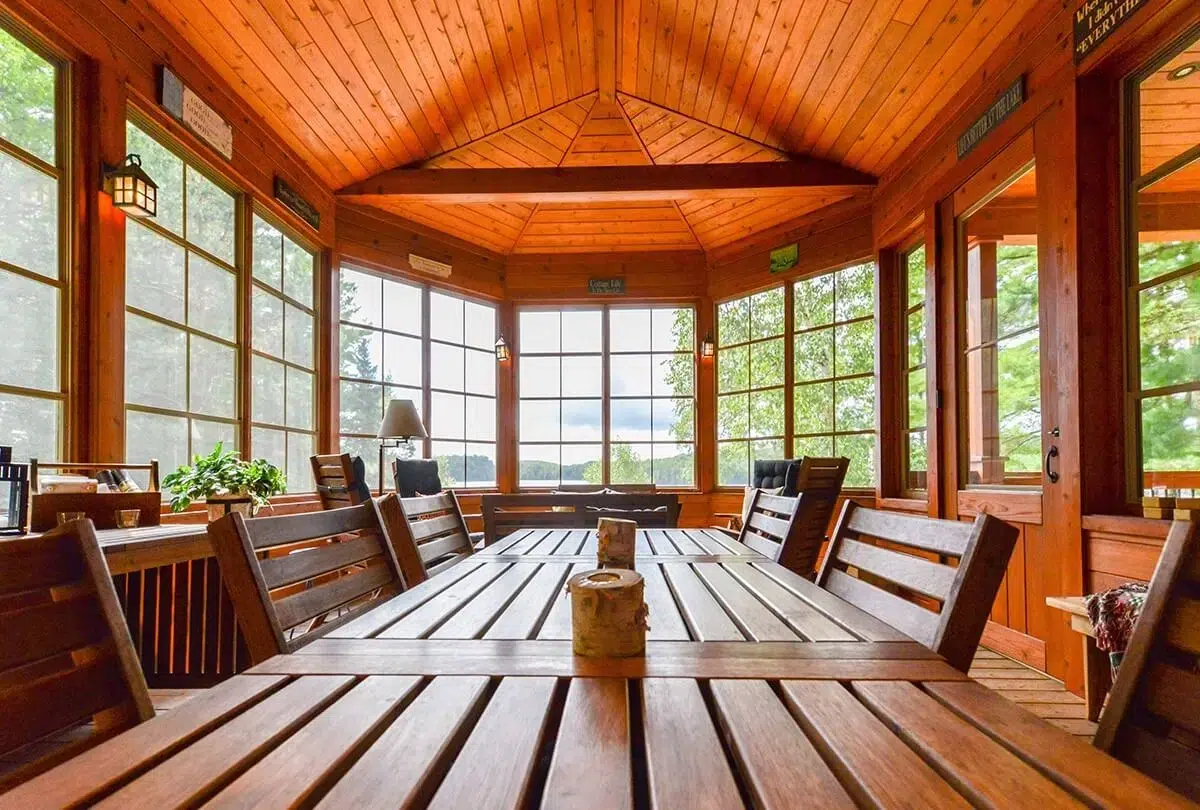 Véranda WeatherMaster™: bois et verre
